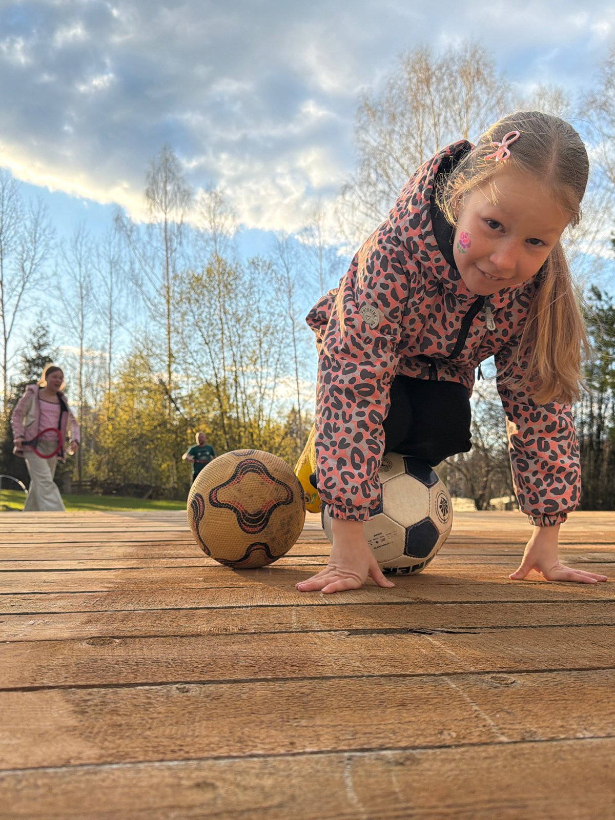 Spring afternoon family time documented in Markovo, Russia