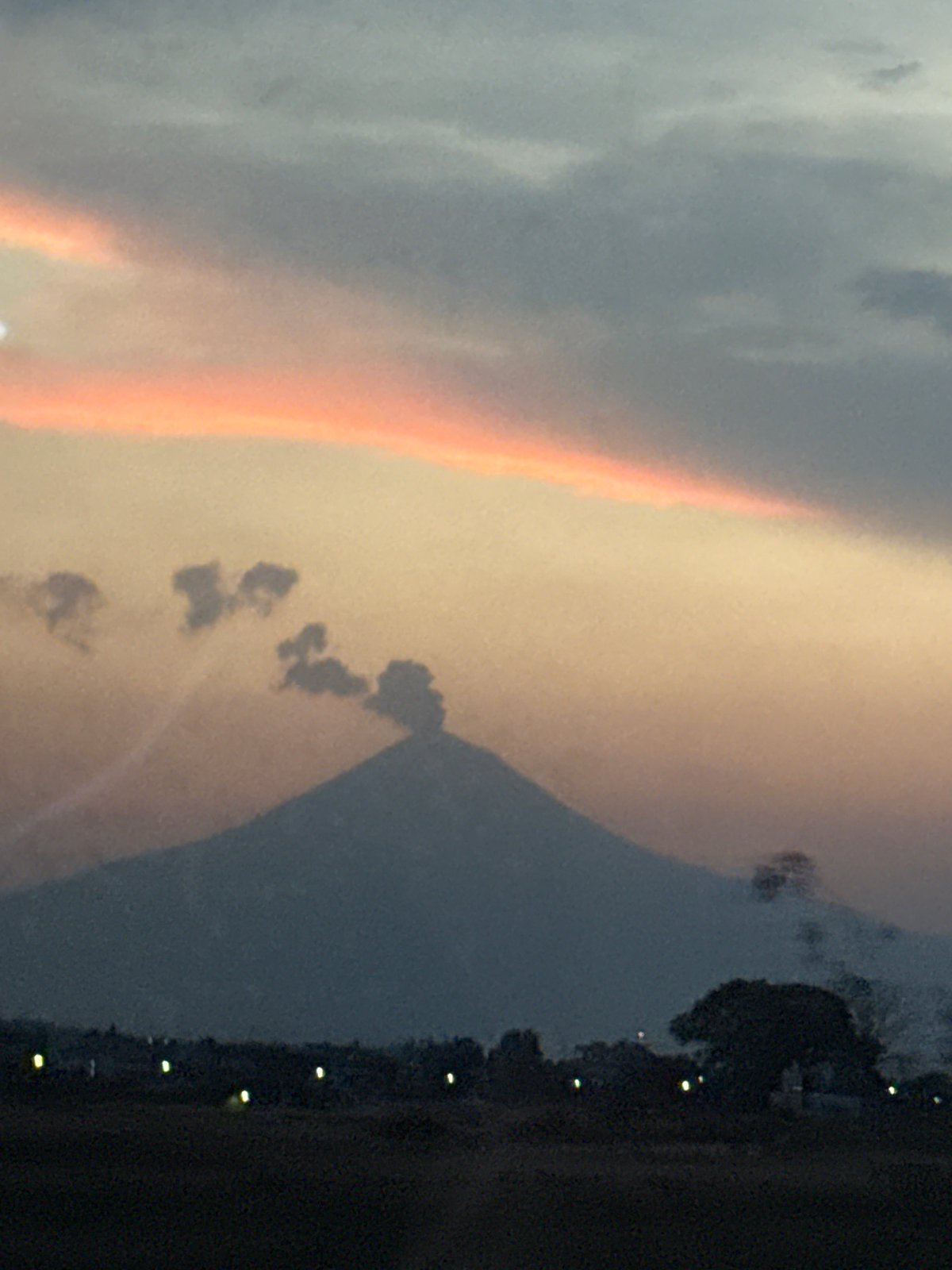 Mixed skyline observed in San Bernardino Tlaxcalancingo, Mexico
