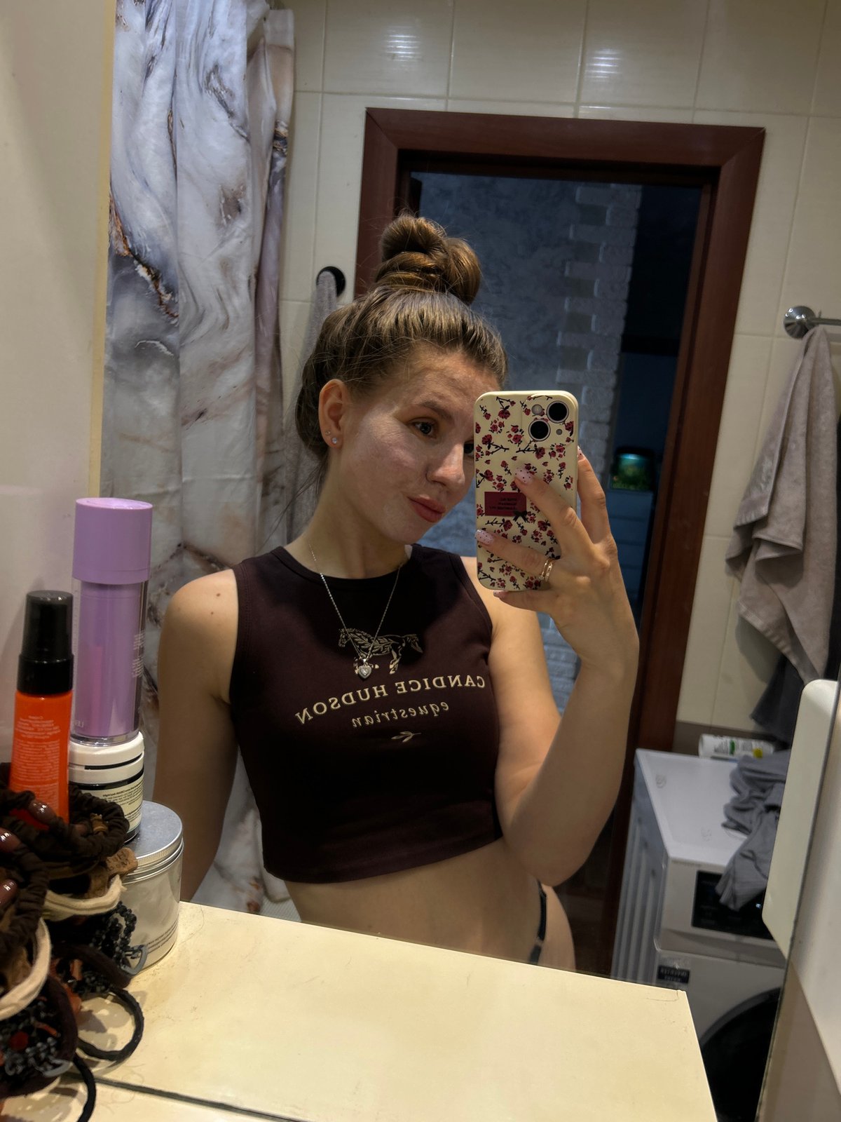 Woman documents morning skincare routine in Klin bathroom selfies