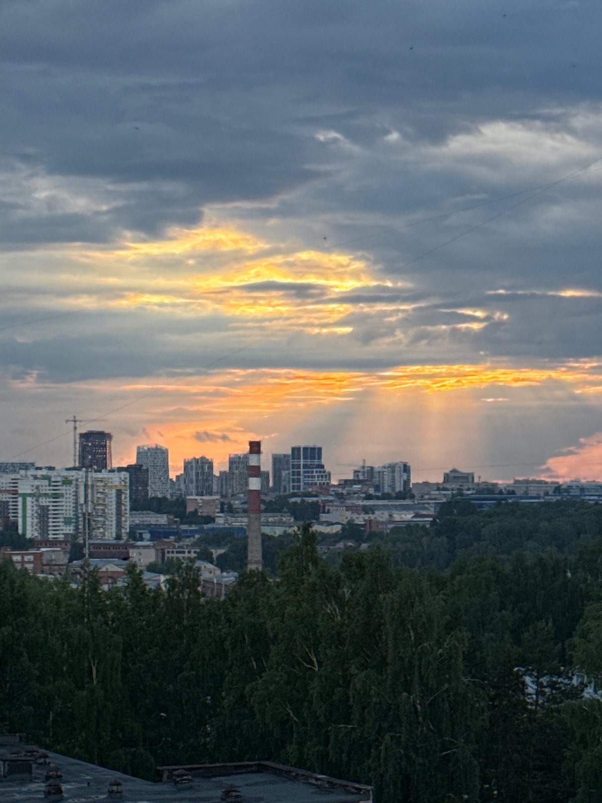 Dramatic sunset captured over Izhevsk skyline by witnesses