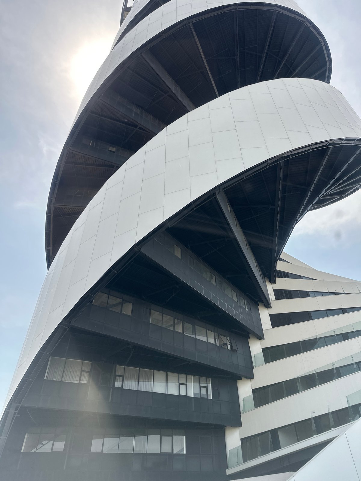Solara Medical Center's helical architecture documented in Tlaxcalancingo