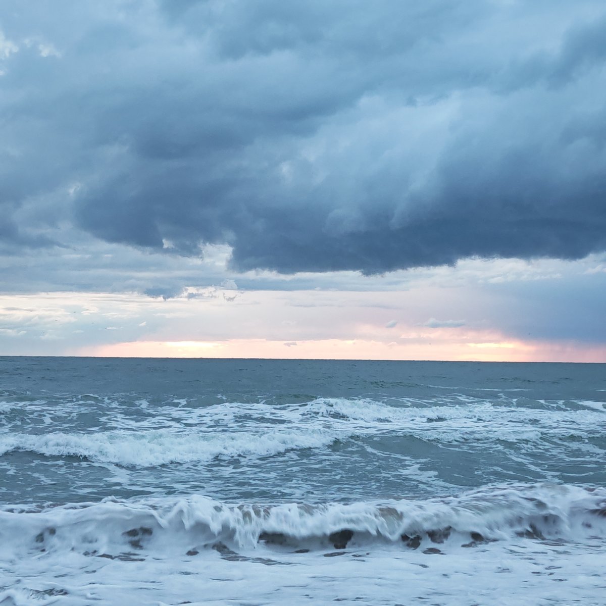 Stormy beach conditions documented in Shchelkino, Ukraine