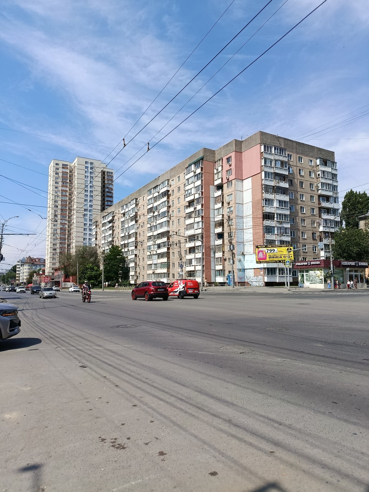 Summer morning along the Volga and Saratov's everyday streets
