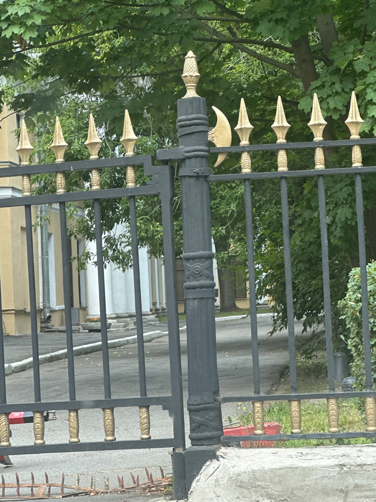 Historic streets and facades near Akademika Lebedeva, Saint Petersburg