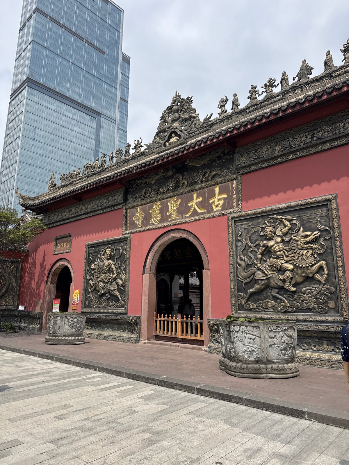 Traditional tea house bustling with morning activity in Jinjiang District