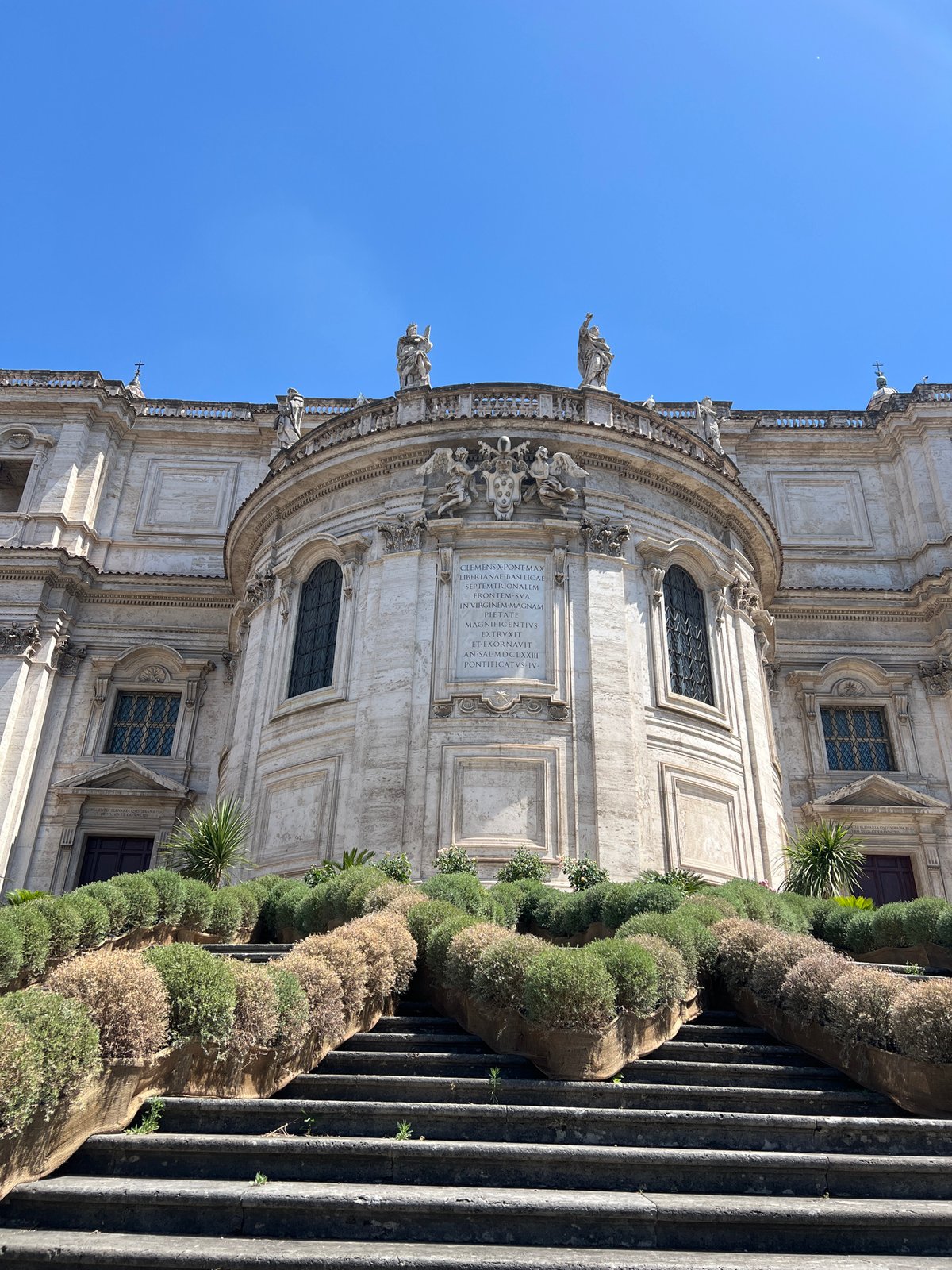 Tourist captures 17 moments exploring historic Rome landmarks and streets