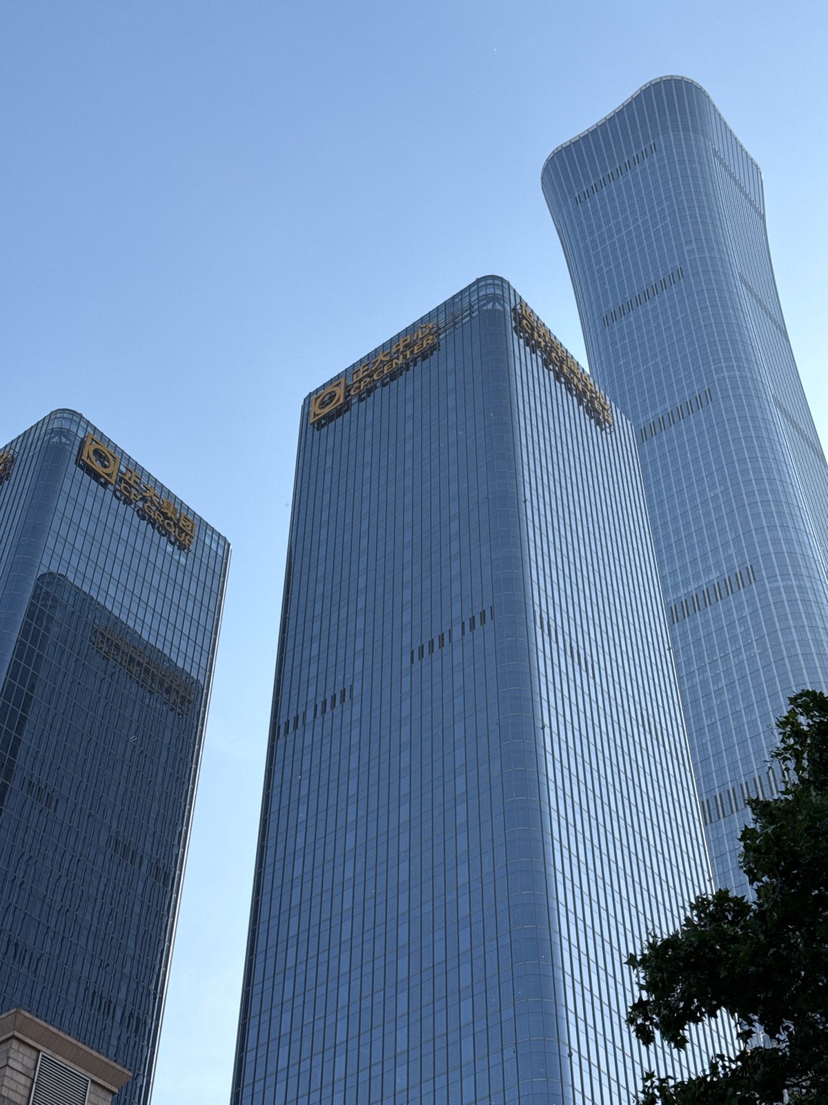Morning scenes captured in Beijing's Chaoyang business district