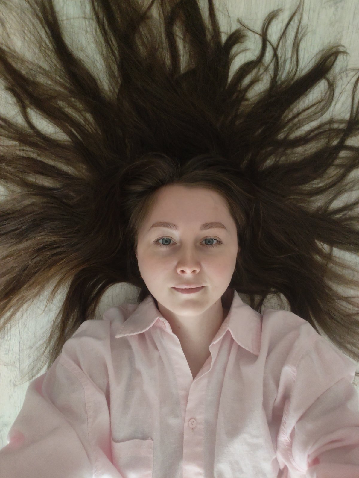 Woman photographed from multiple angles over 29-minute span