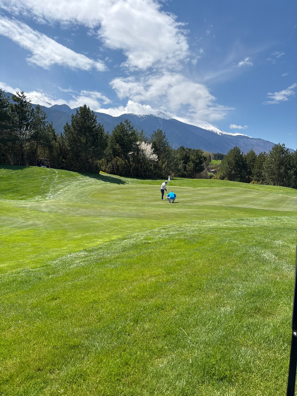 Two golfers spotted on course near Razlog, Bulgaria