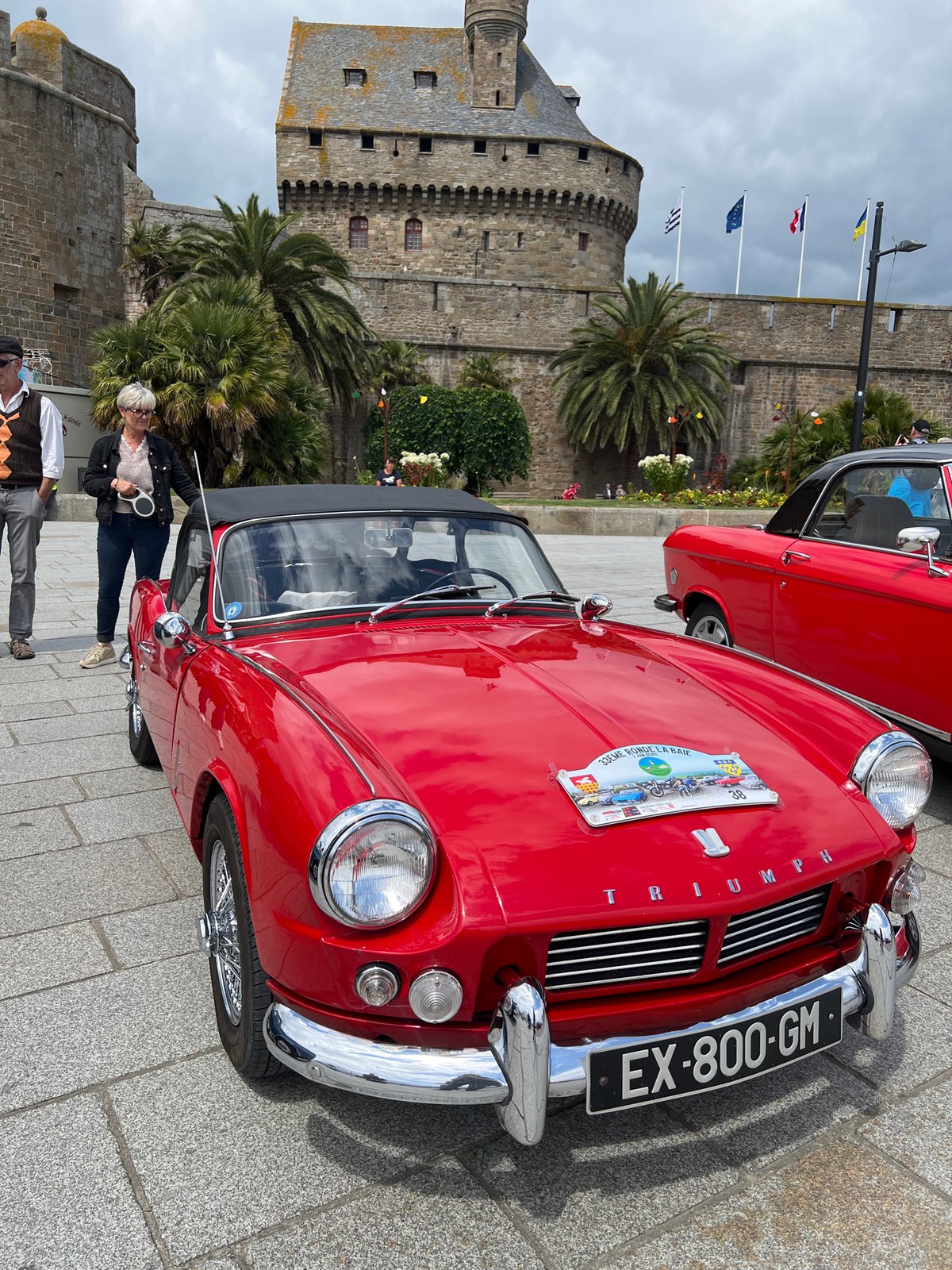 Classic car show draws crowds to Saint-Malo waterfront plaza