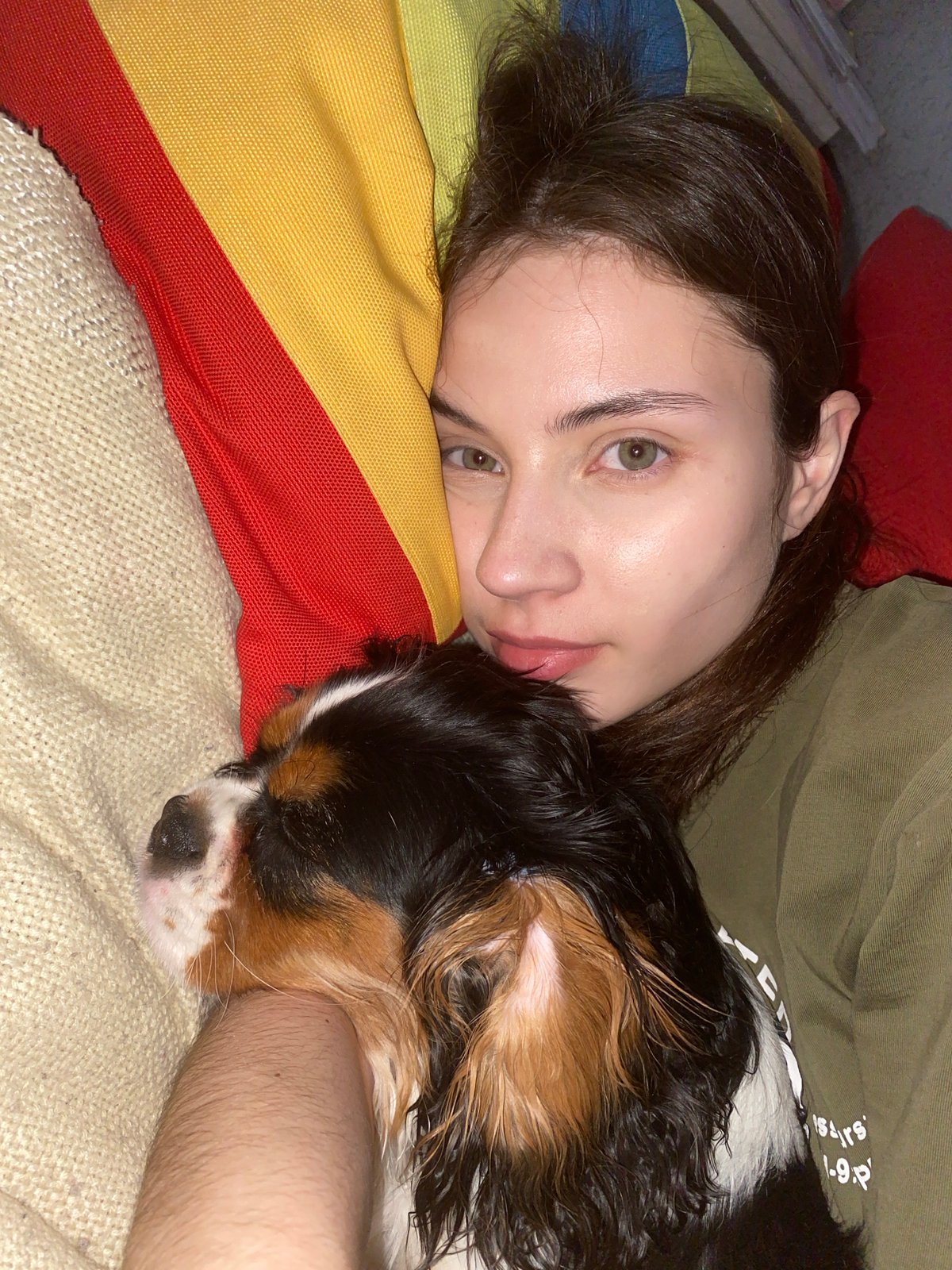 Quiet morning moments with pets documented in Votkinsk home