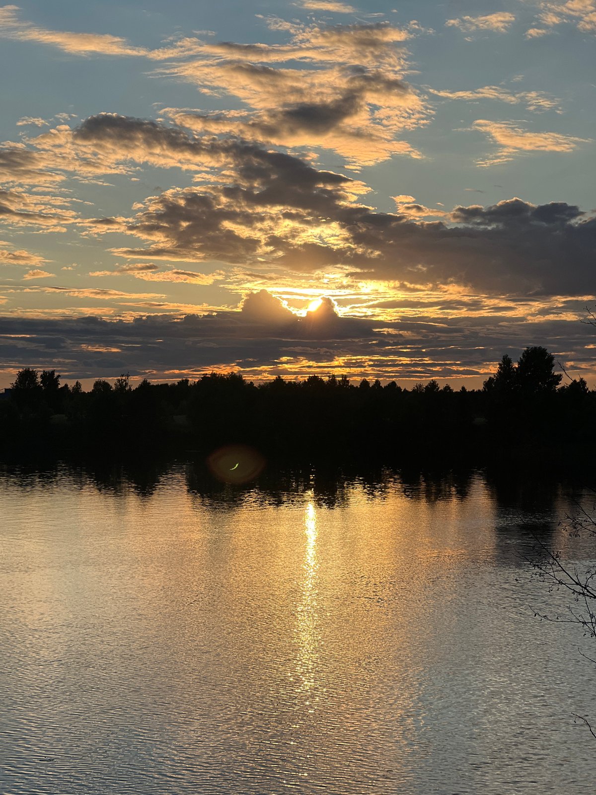 Golden hour along the Volga in Dubna's riverside park