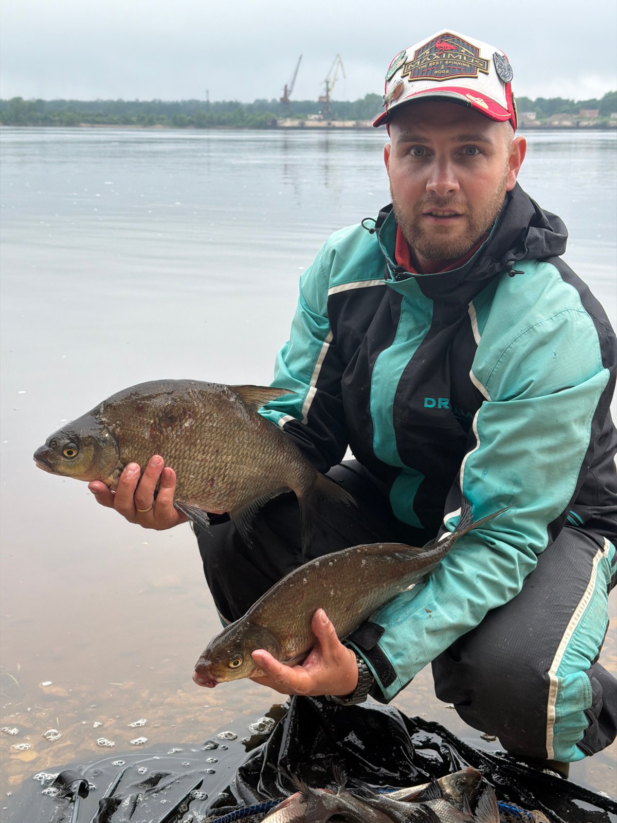 Fisherman catches bream using cage feeders in Chaikovsky waters