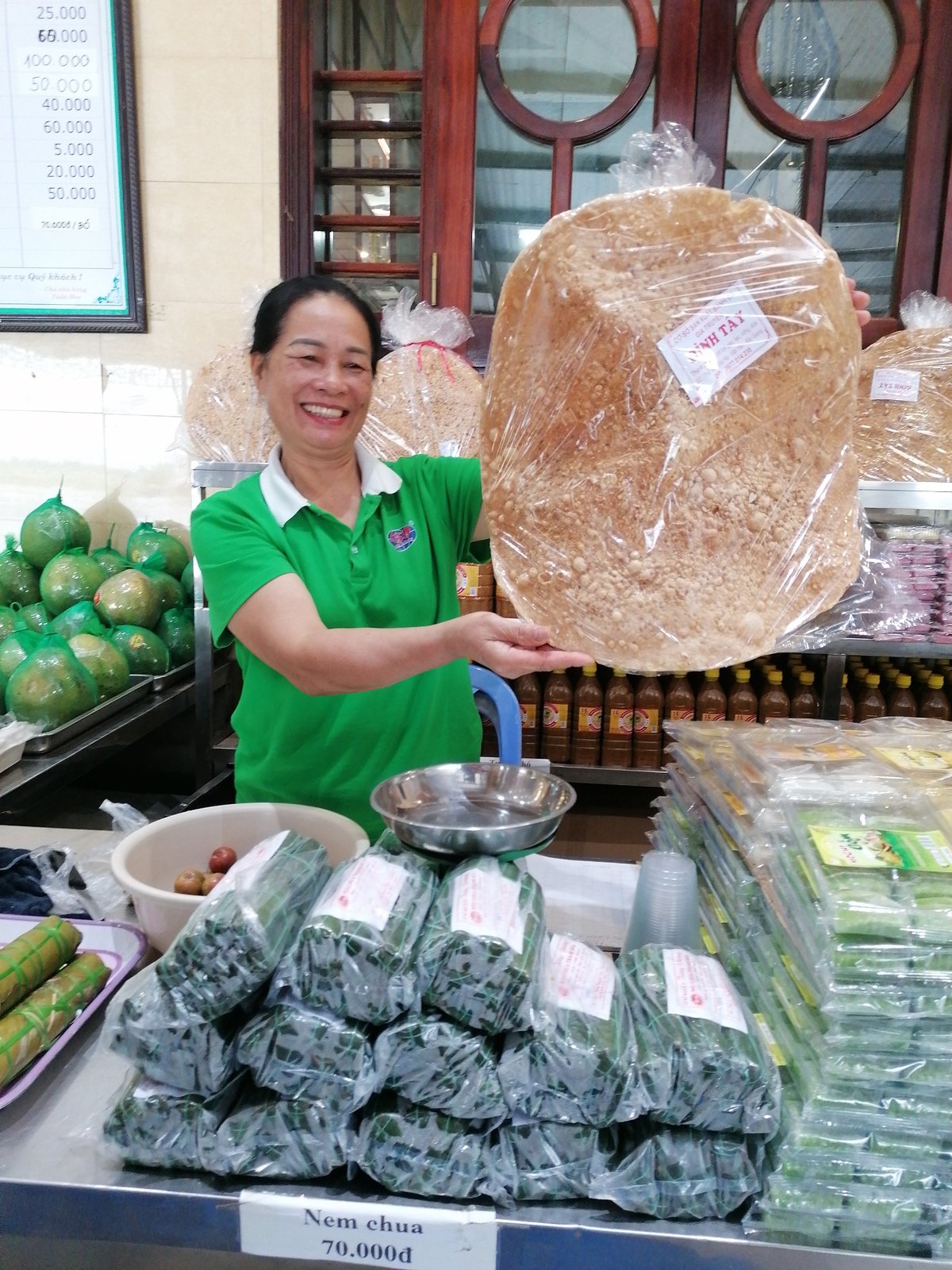 Early morning life documented across Vietnamese ward shops, temples