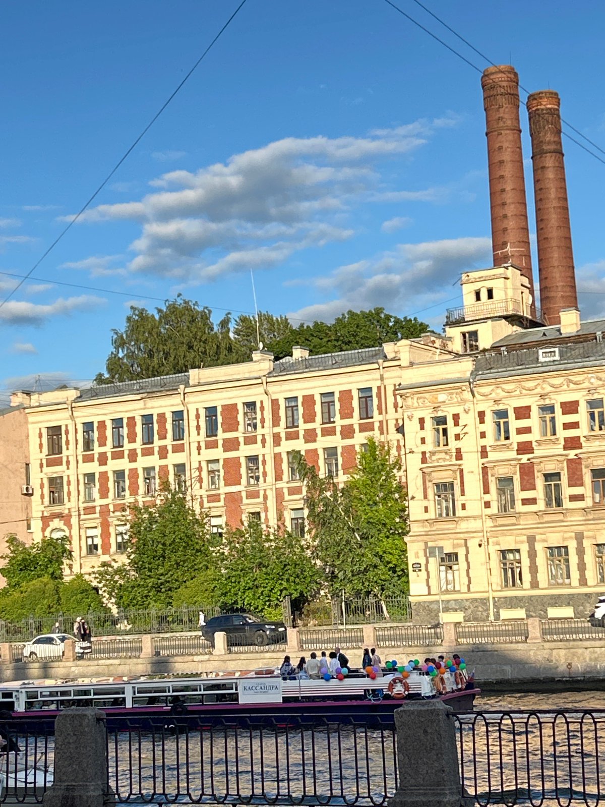 Street-level tour through St. Petersburg's architecture and urban details