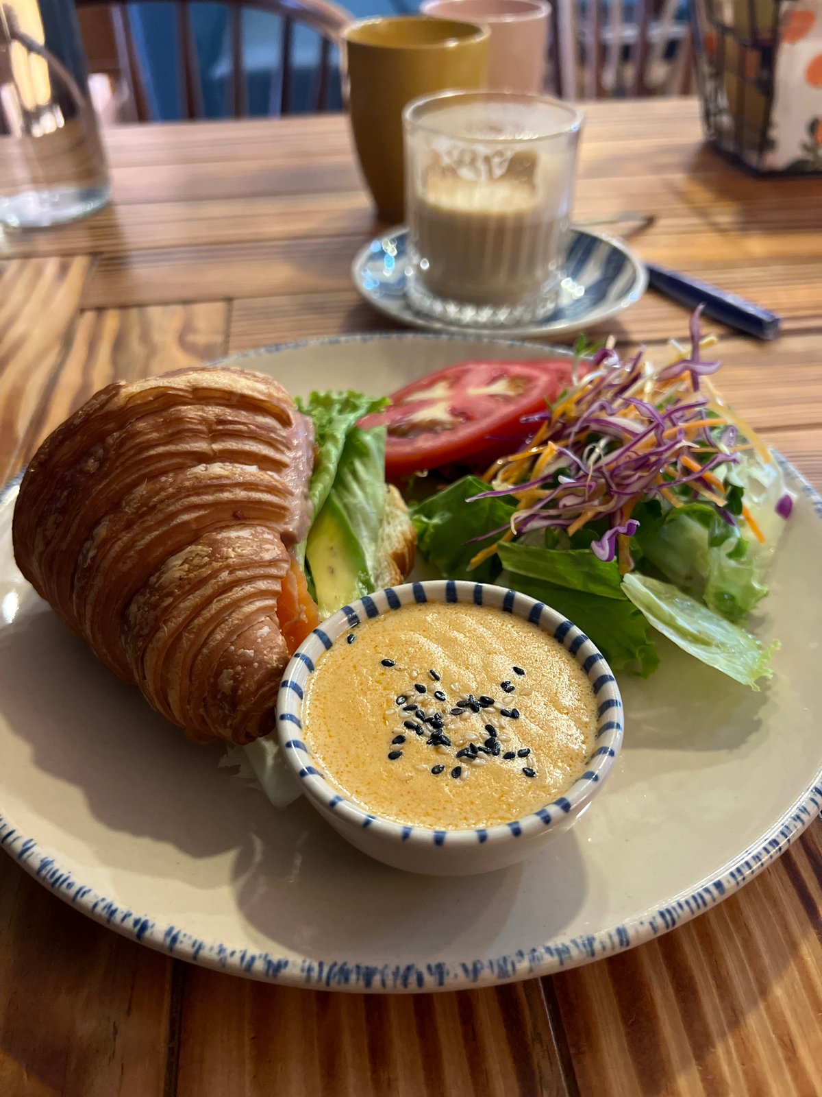 Late-night dining experience documented at Bắc Nha Trang cafe