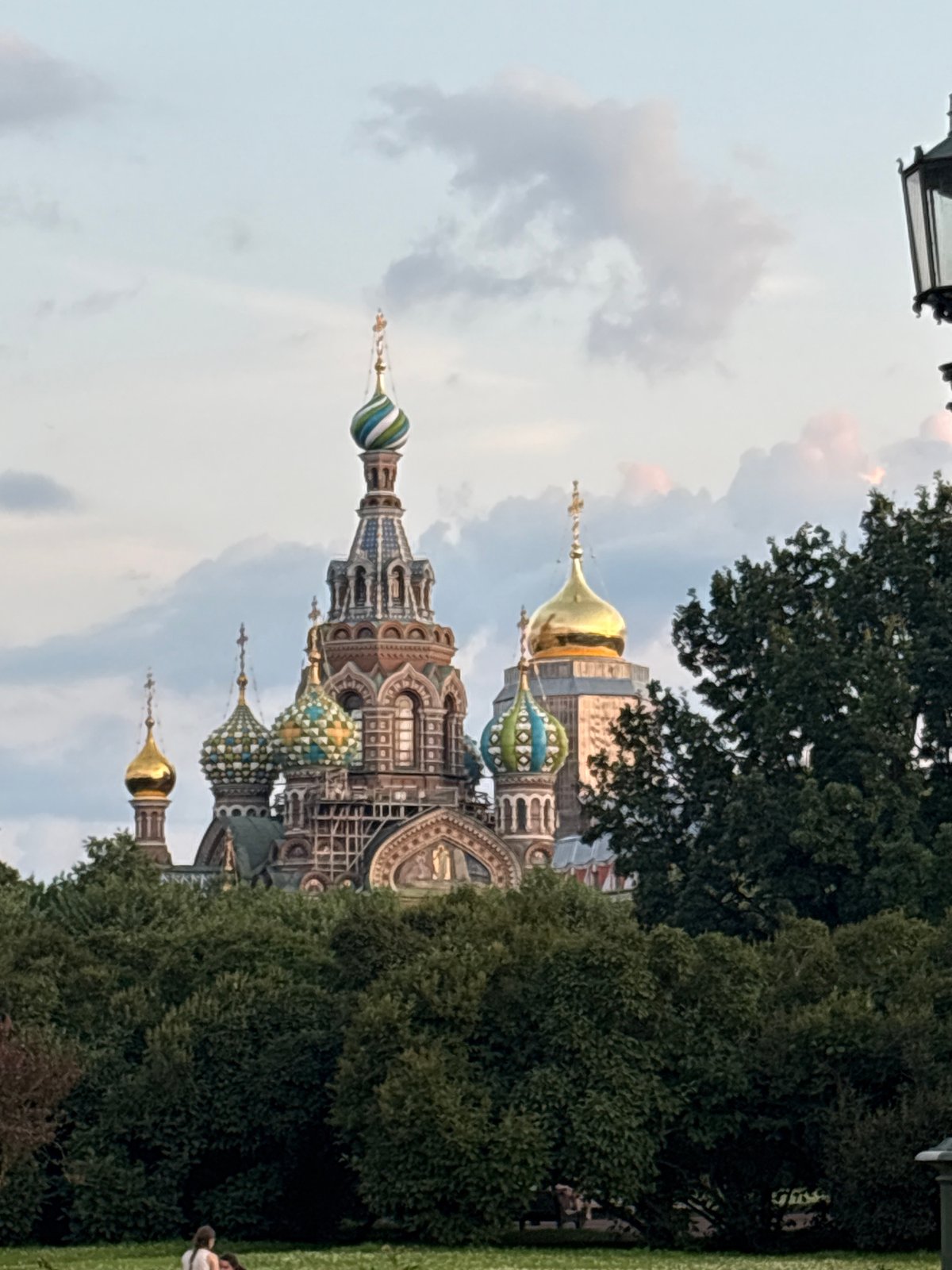 Live music in a Saint Petersburg park at dusk
