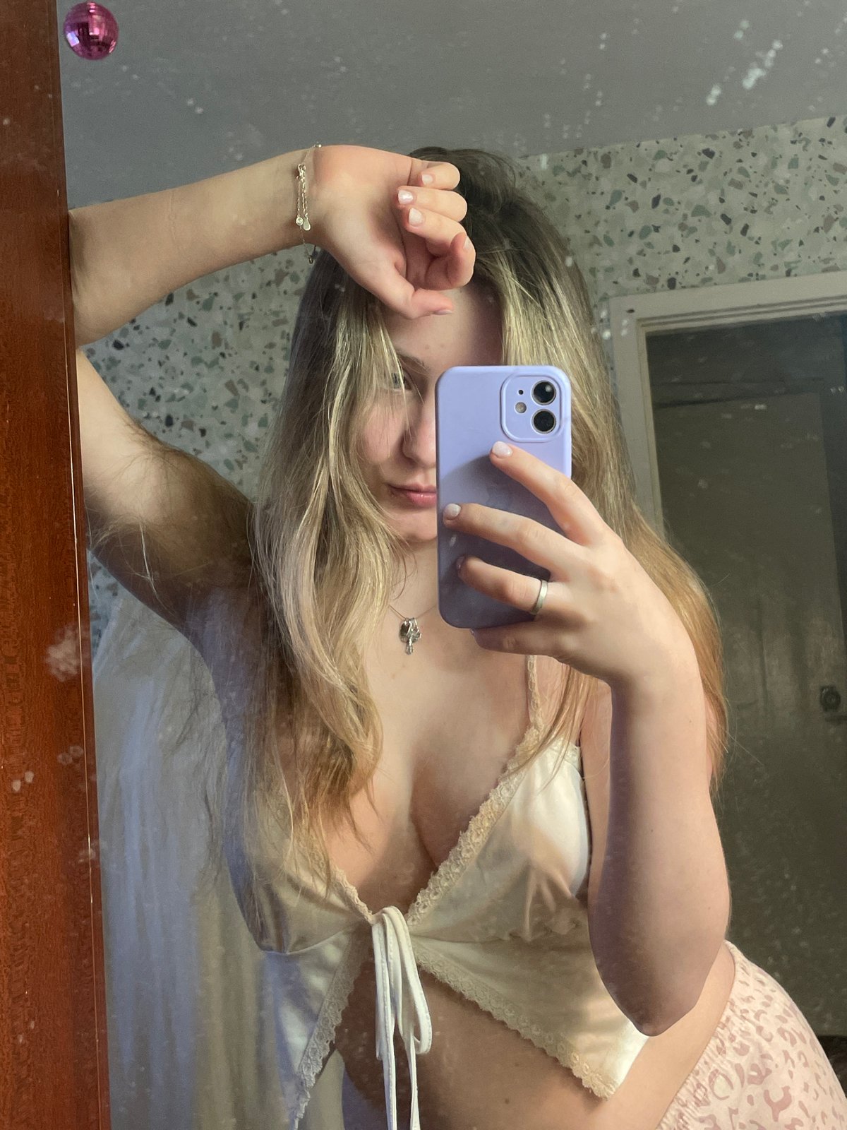 Lazy afternoon at home with kittens and mirror selfies