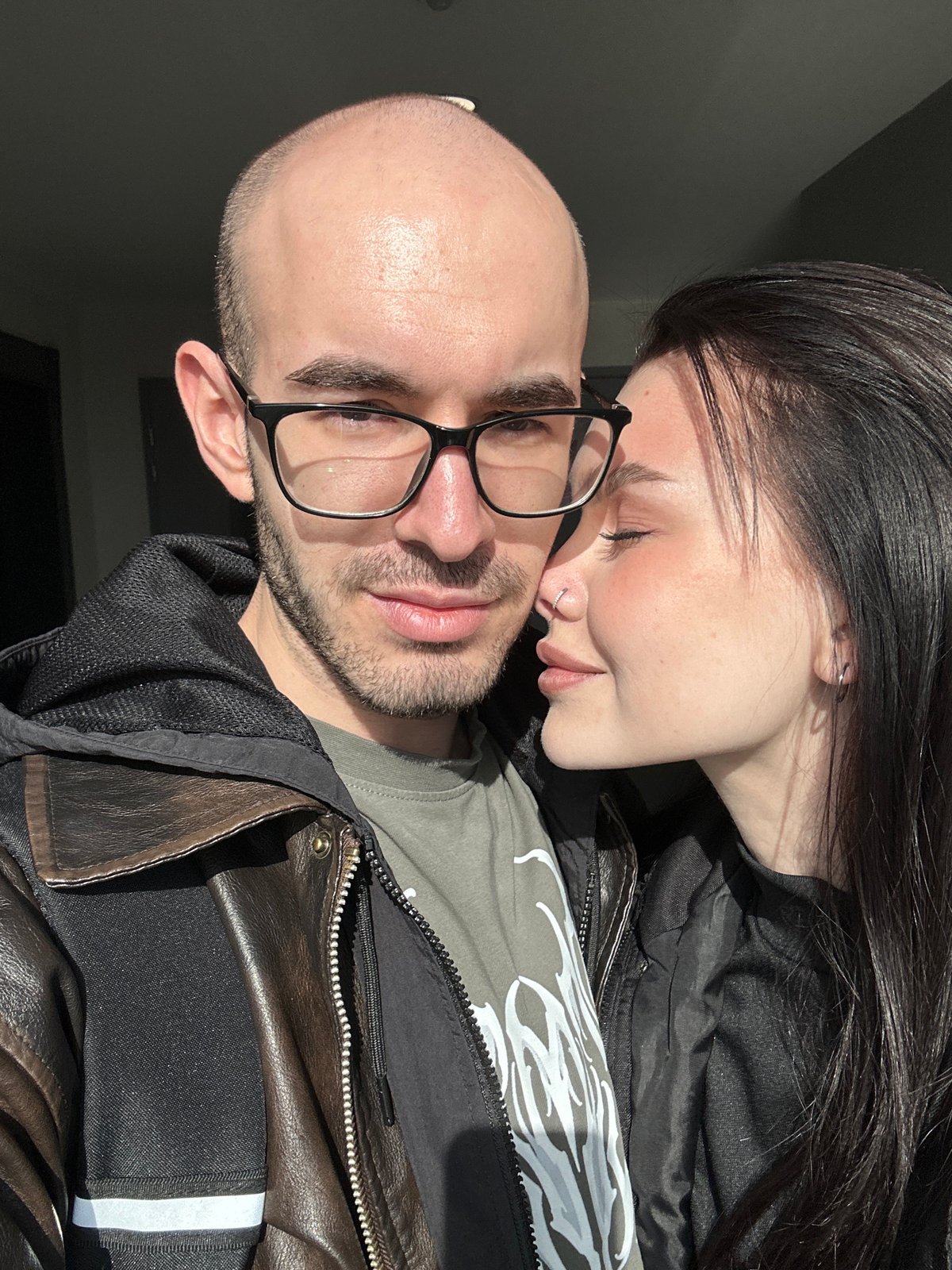 Man in glasses spotted across Moscow area locations