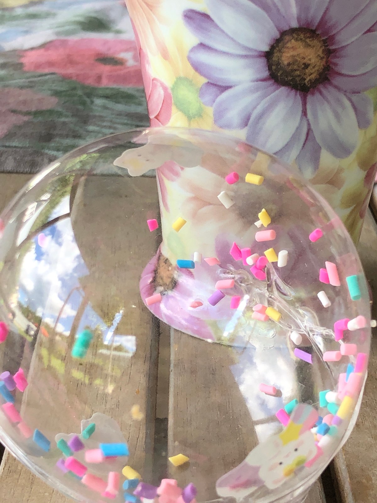 Confetti-filled orbs and garden close-ups from a morning out