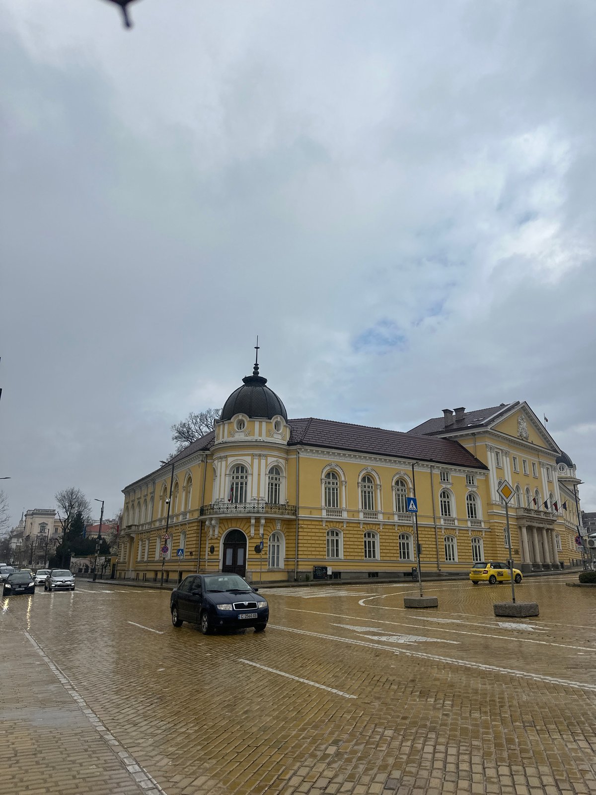 Morning rain scenes captured near Bulgaria's National Assembly building