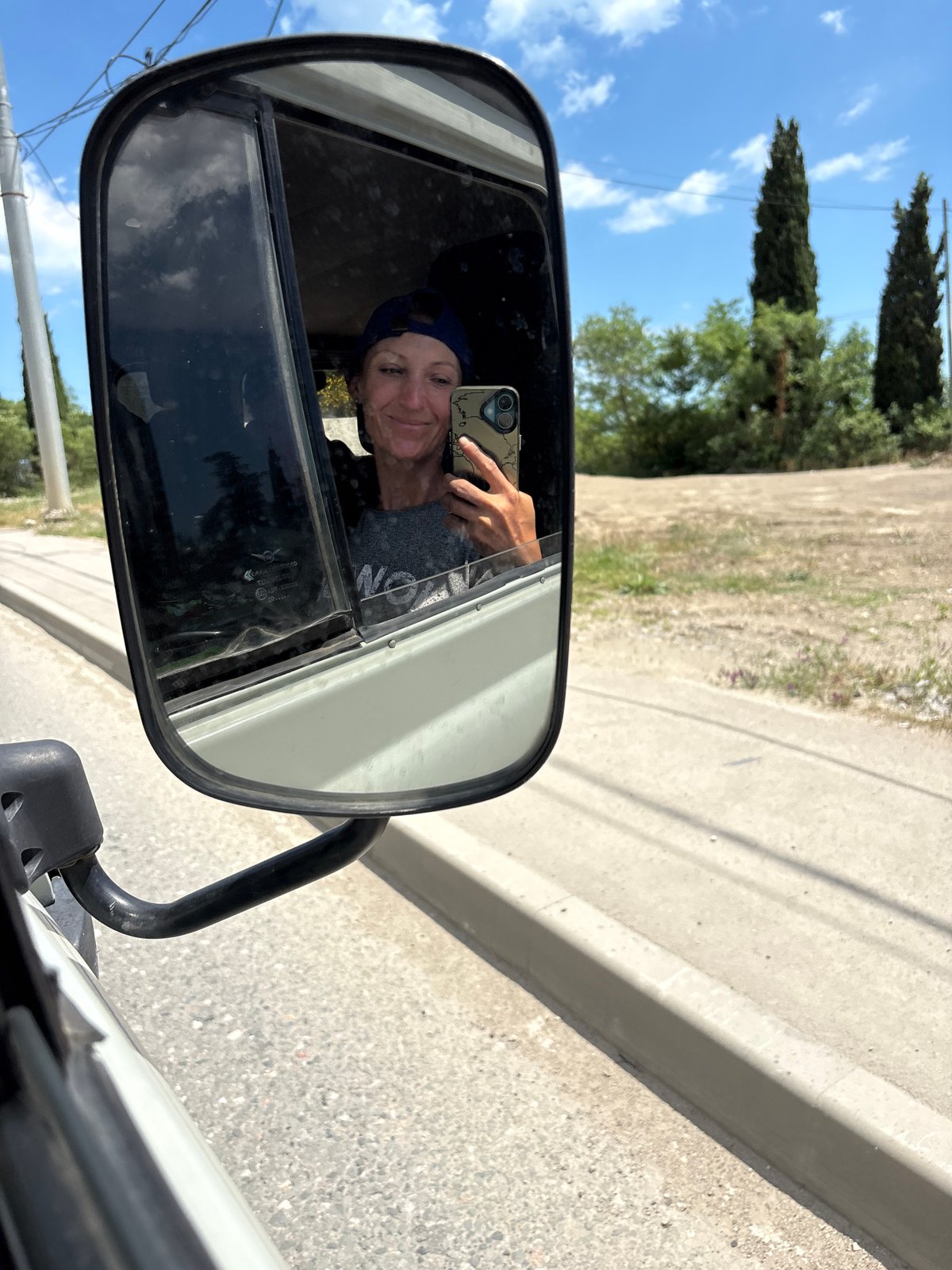Roadside moment in Kiparisnoe caught from inside a vehicle