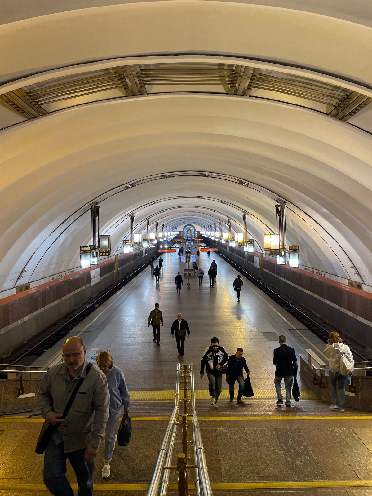 Metro station activity documented by witnesses during morning hours