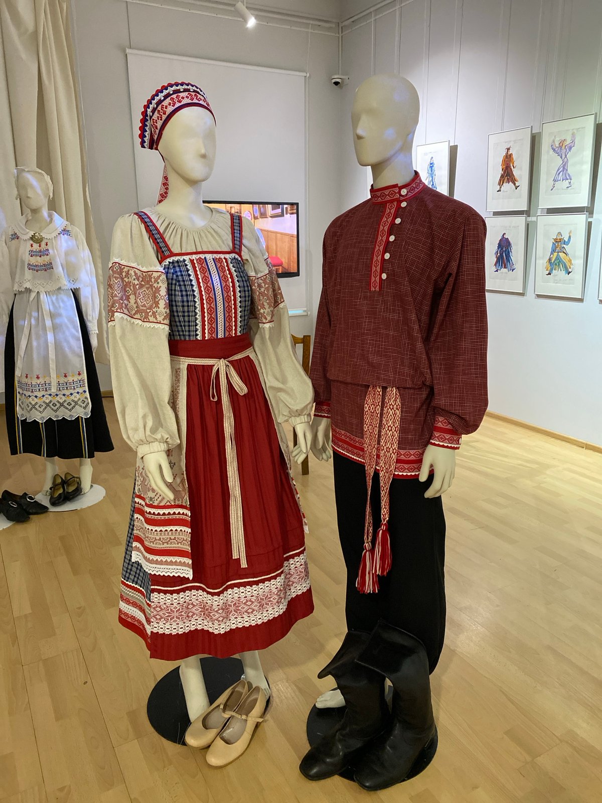 Traditional Karelian folk costumes on display in Petrozavodsk museum