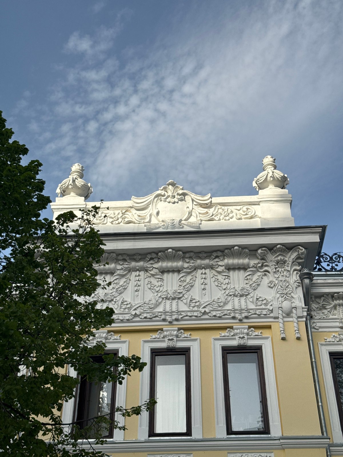 Witness documents everyday Kazan streetscapes and construction activity