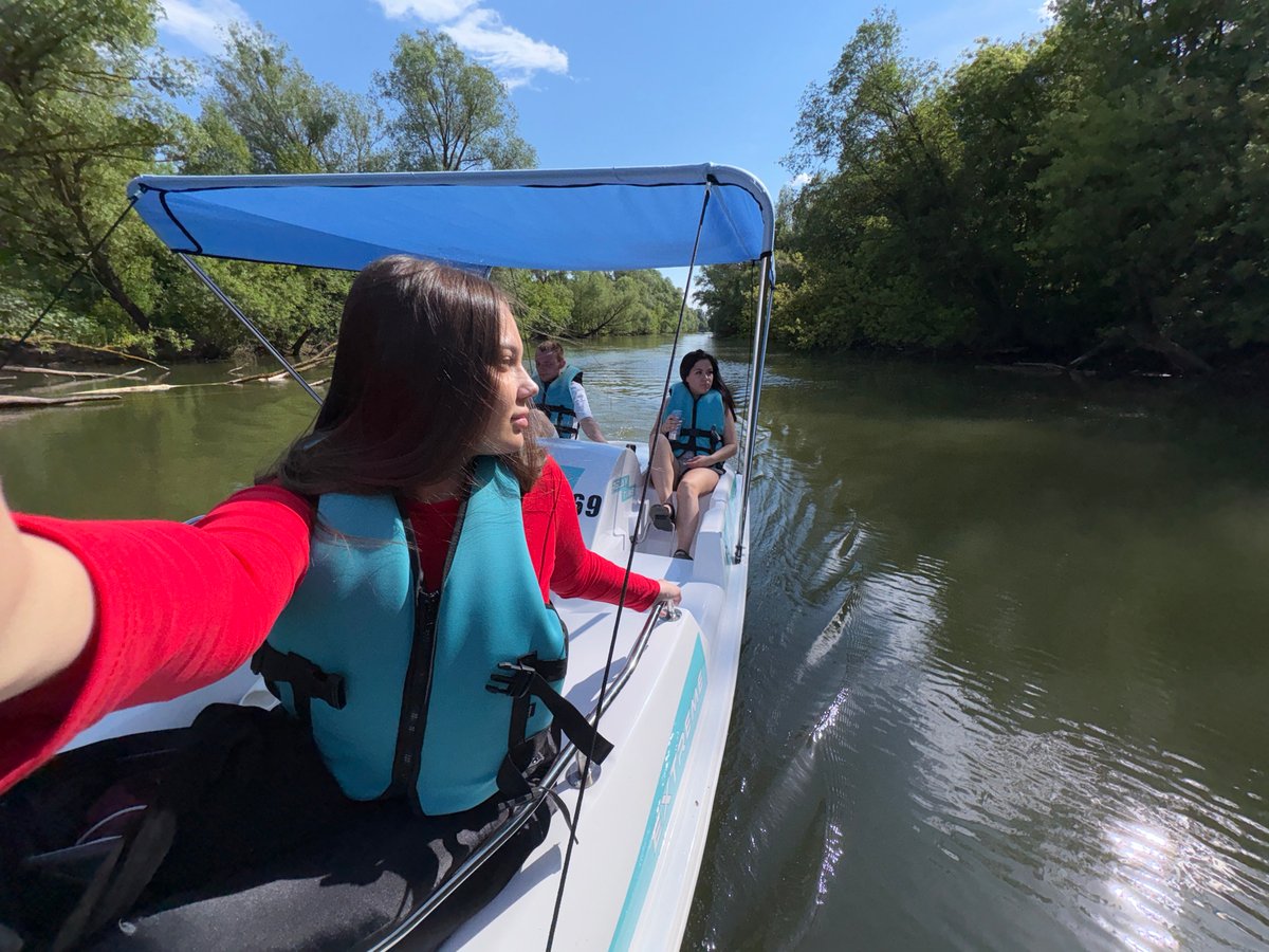 Group enjoys sunny boat trip on Kazan river