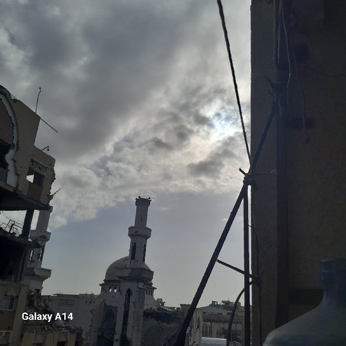 Food distribution amid war damage documented in Khan Yunis