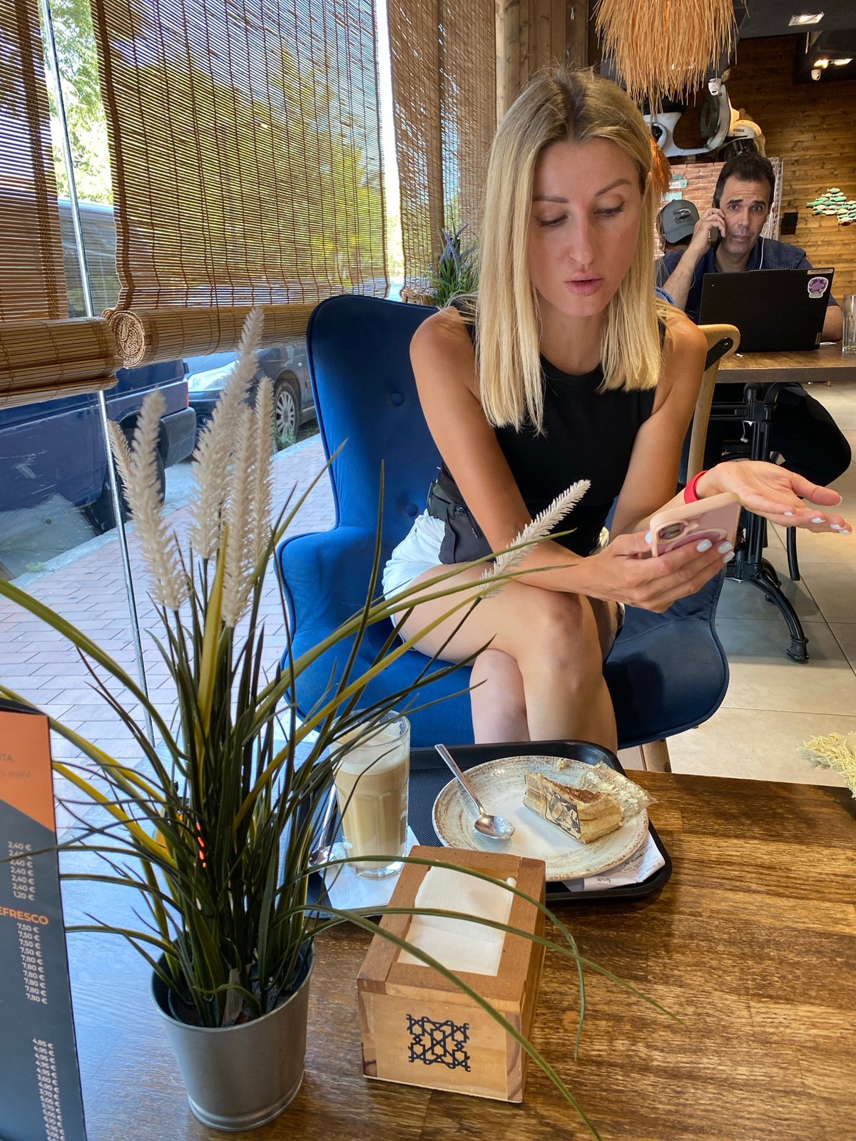 Morning cafe stop and neighborhood wander in Valencia