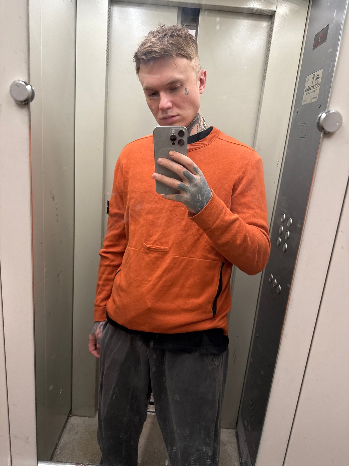 Man Takes Mirror Selfie in Moscow Elevator