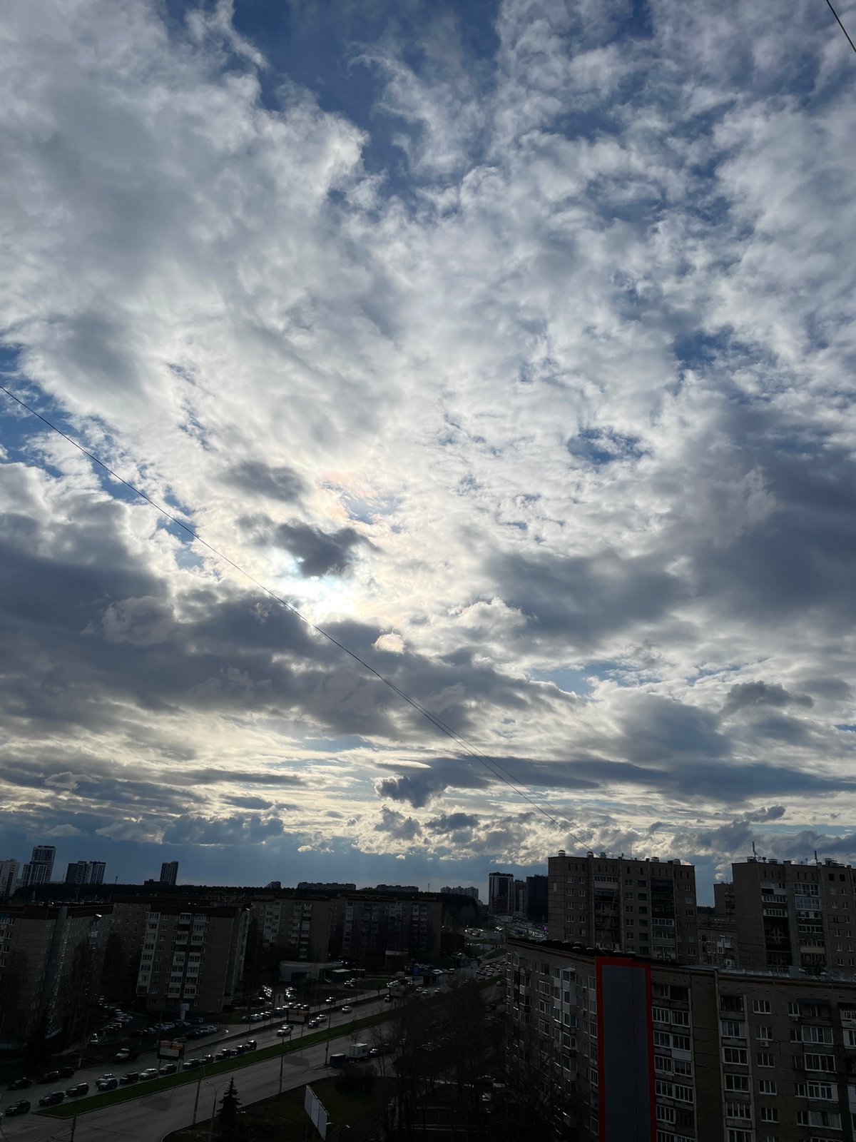 Quiet afternoon moments documented across Izhevsk, Russia