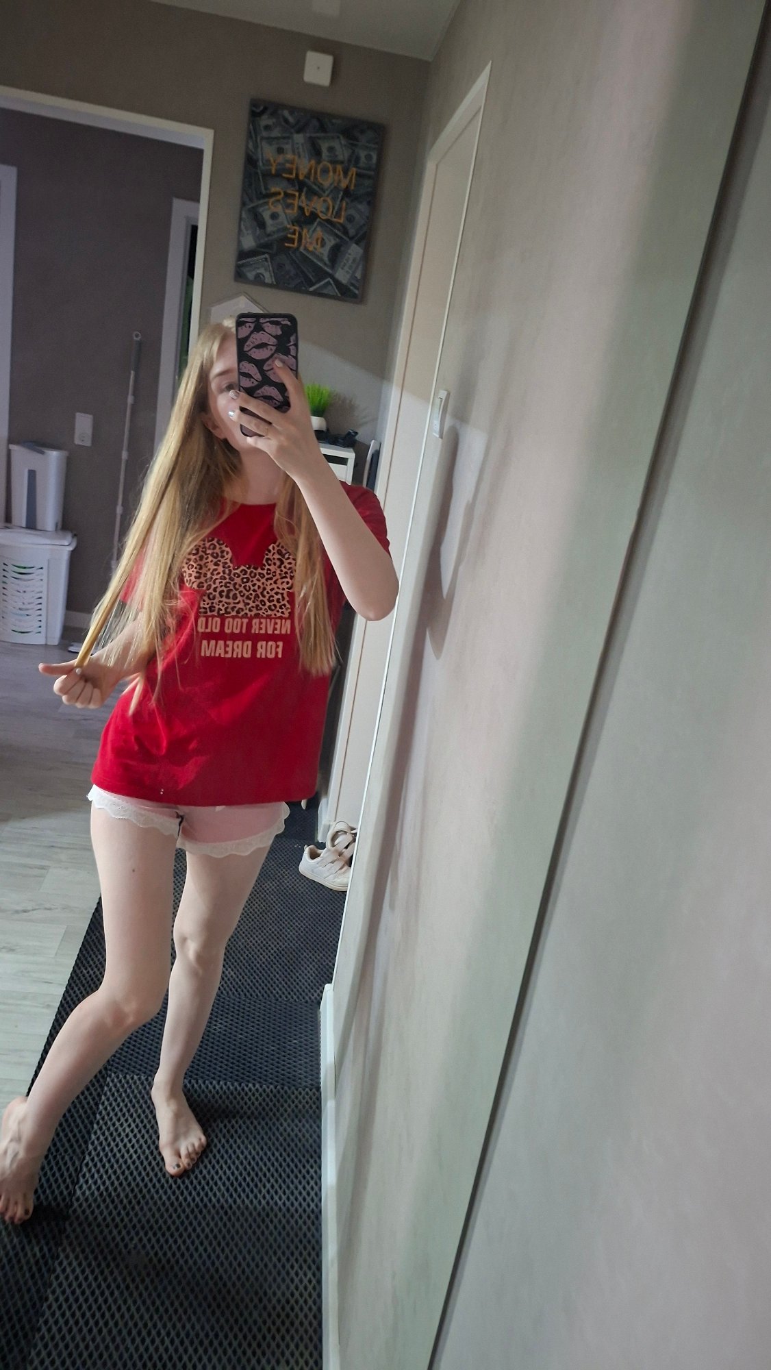 Woman documents morning selfie session in Chaikovsky, Russia