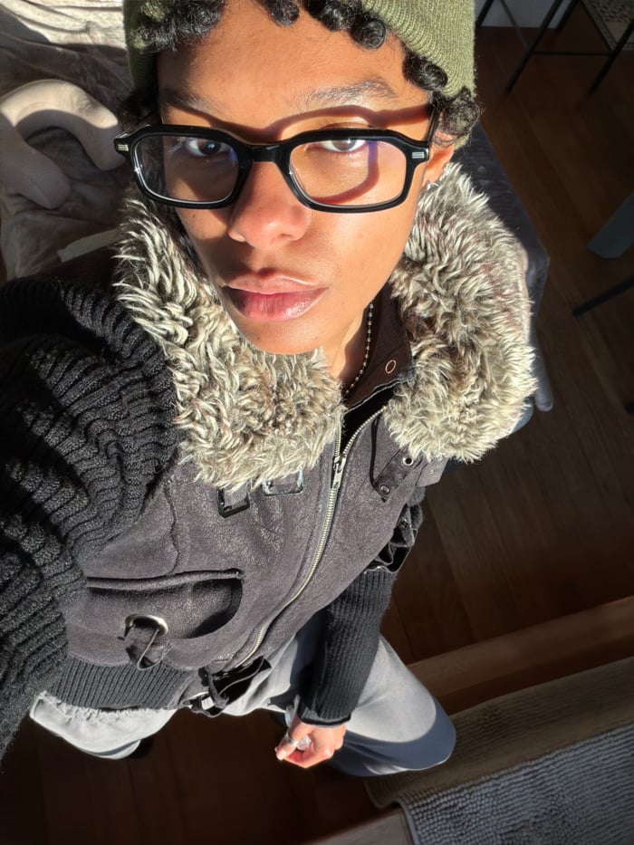 Person photographs self indoors, walks outdoors in Champs-sur-Marne