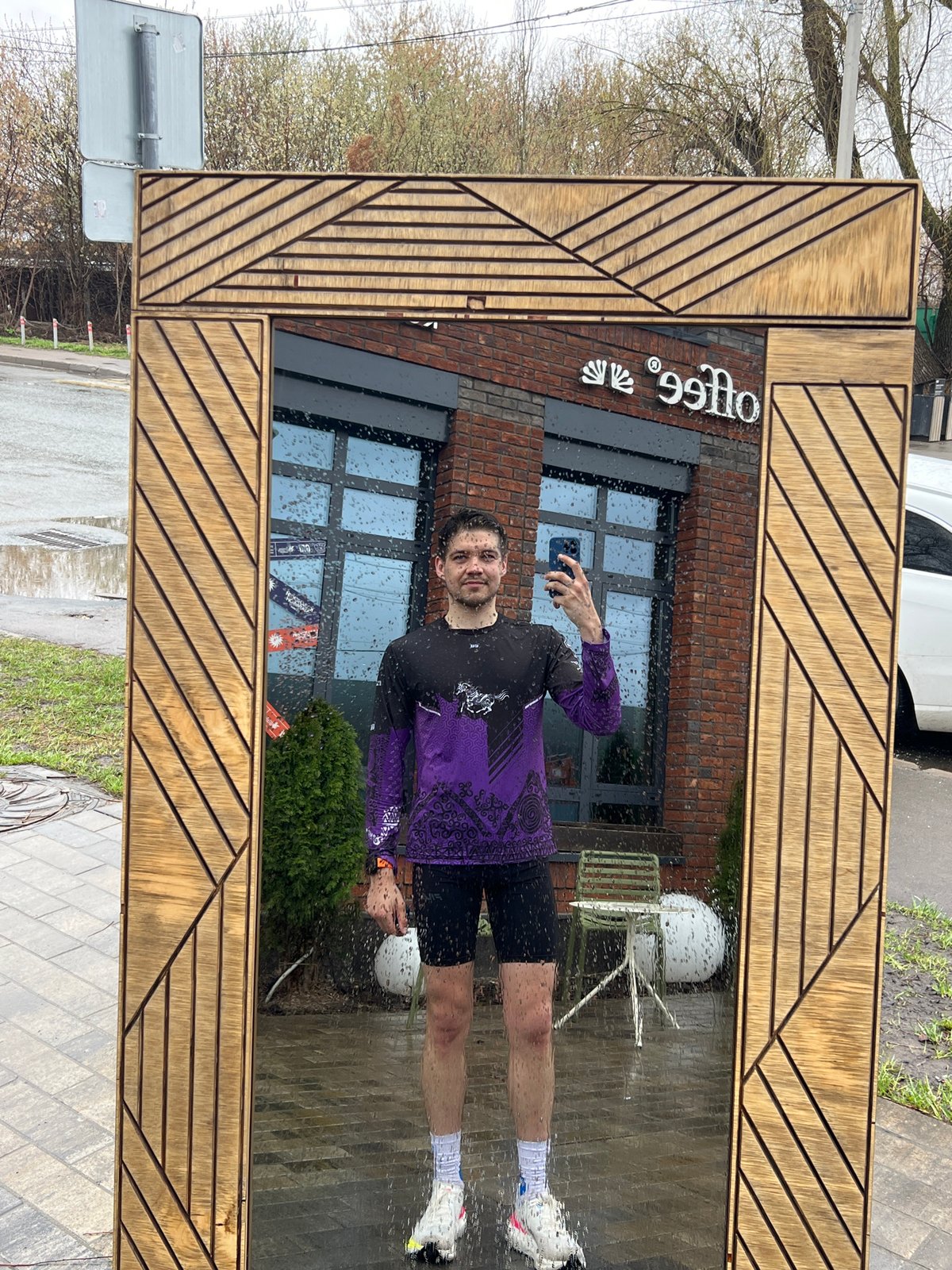 Man takes rainy morning selfie outside Kazan coffee shop