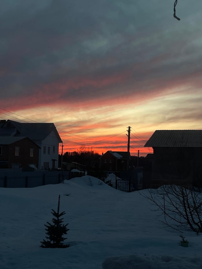 Russian Town Residents Document Winter Day Through Personal Memories