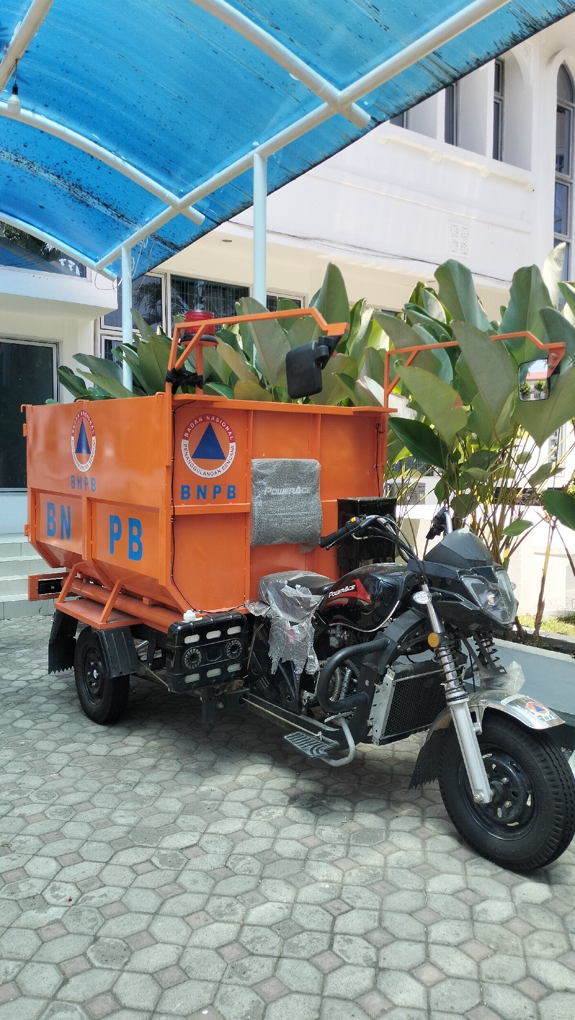 Morning activity around a school and public spaces in Lhokseumawe