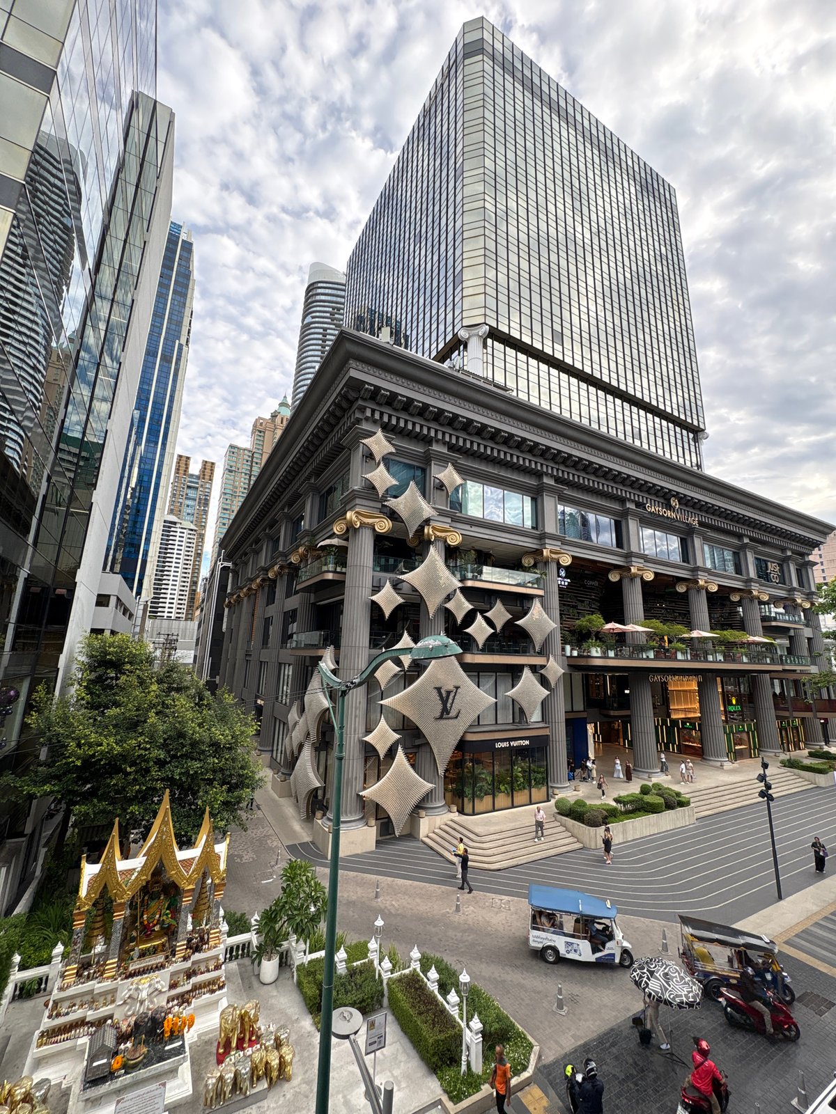 Louis Vuitton exhibition documented in Bangkok by single witness