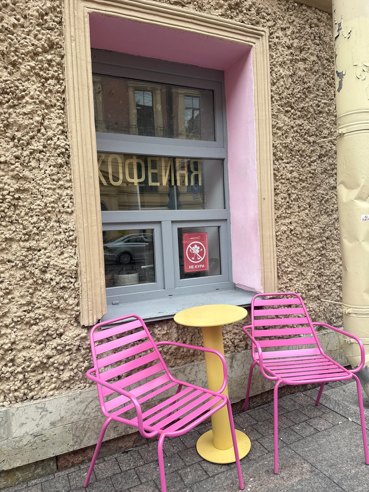 Morning street life documented across central Saint Petersburg