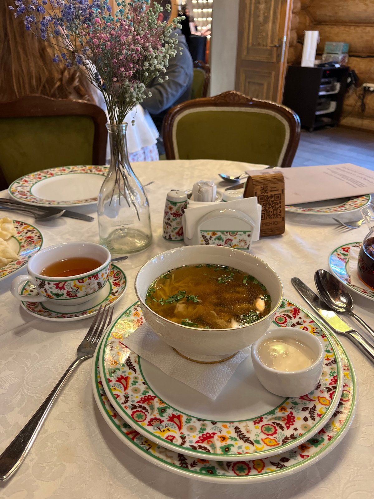 Dining scenes and bronze sculpture documented in Kazan