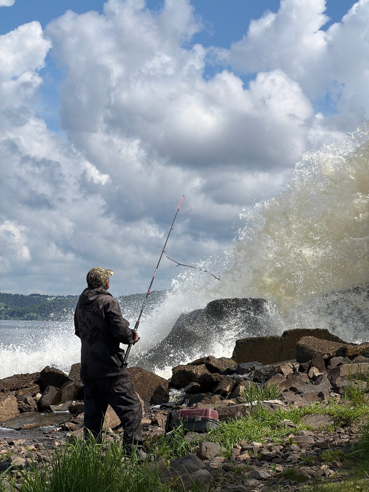 A summer day exploring the rocky shores of Ol'khovskoye