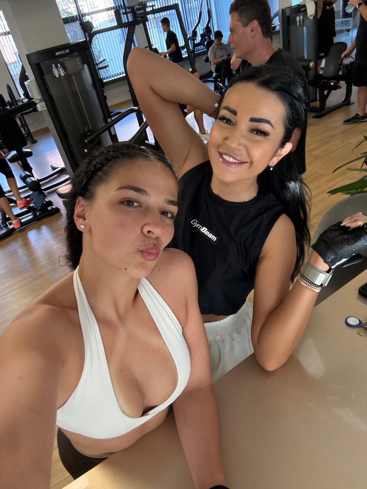 Gym session selfies and posed shots from a quick workout