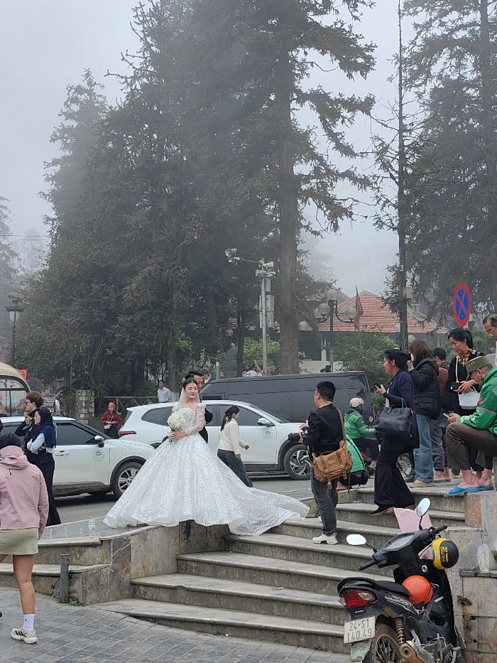 Dense fog shrouds Sa Pa Vietnam tourist sites Saturday morning