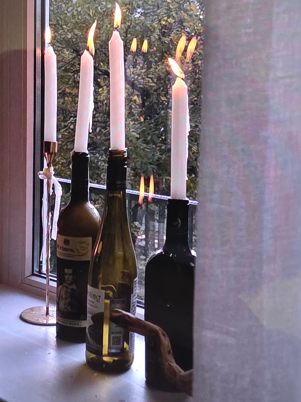 Evening candlelit gathering with sparkling drinks and macro details
