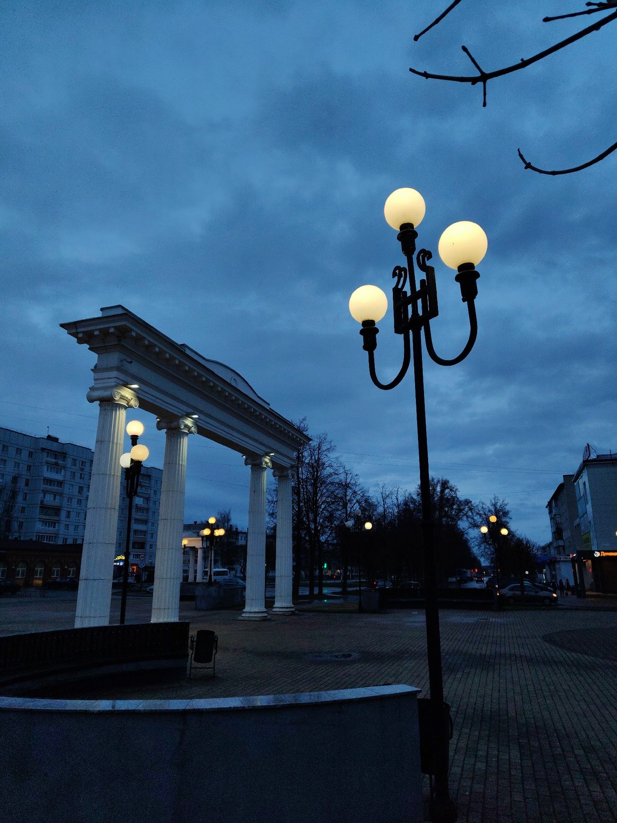 Afternoon stroll through Tchaikovsky Square documented in detail