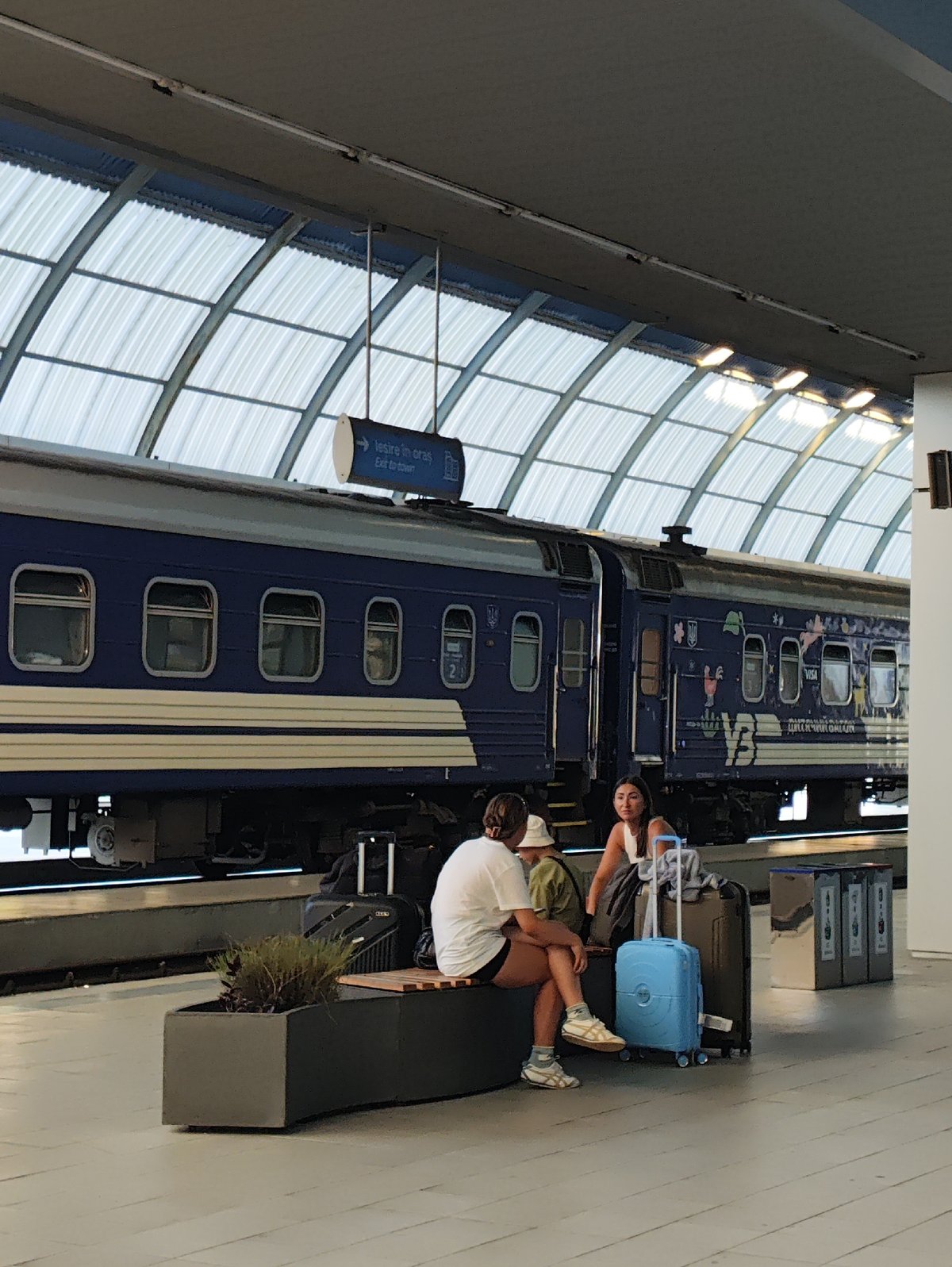Afternoon activity at Chișinău's main railway station
