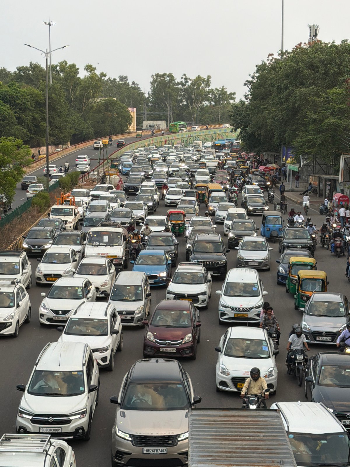 Heavy traffic jams and daily life documented across Delhi