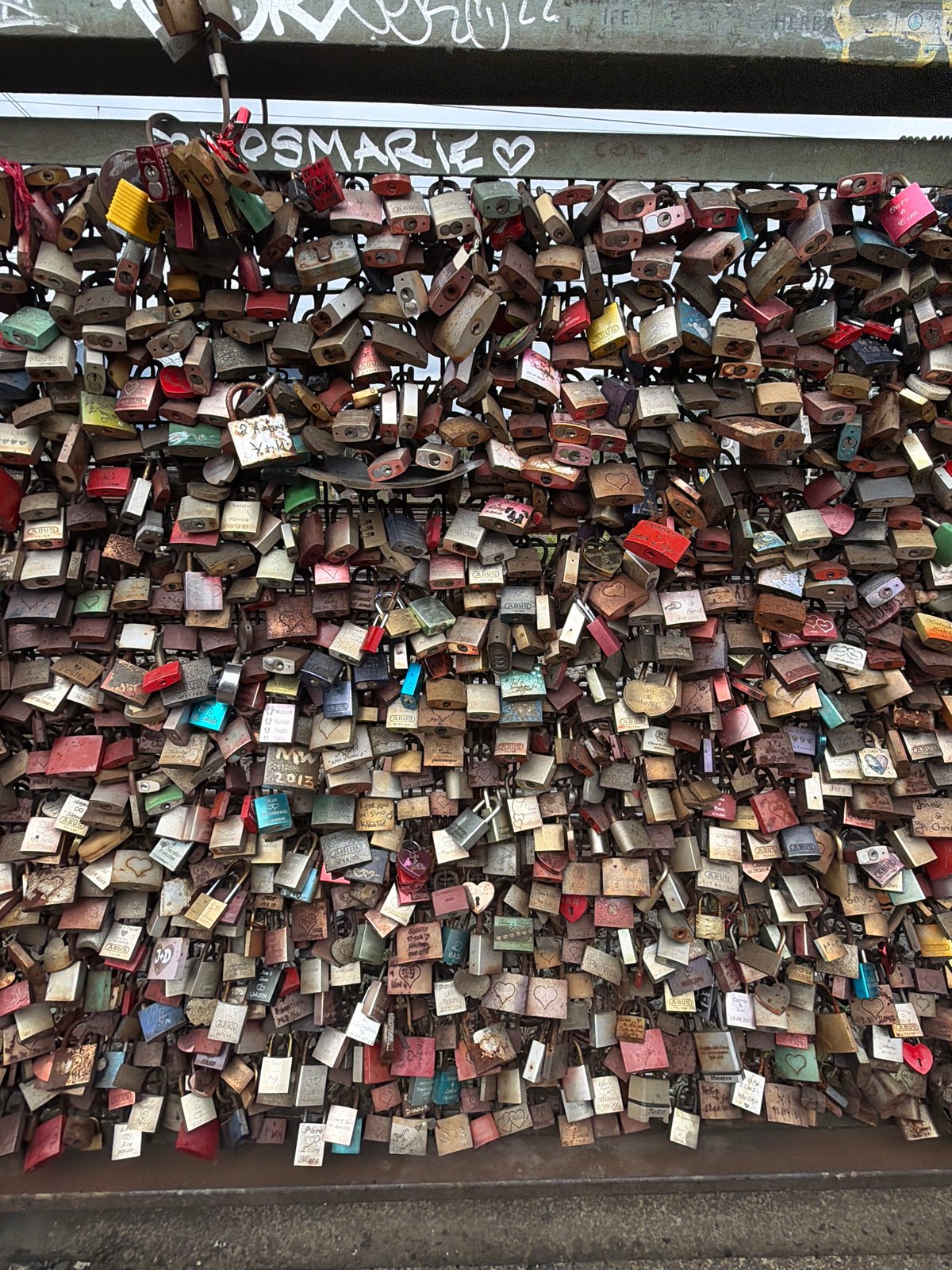 Ordinary afternoon moments captured across central Cologne landmarks